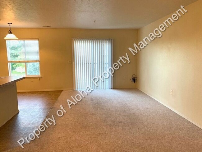 Building Photo - 1065 W Pine Ave