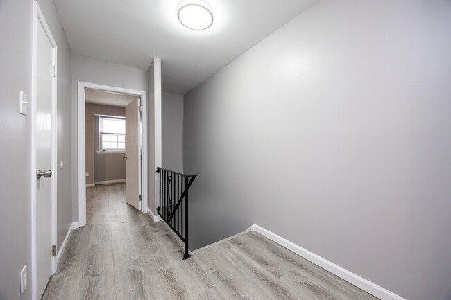 Building Photo - 1114 Bayless Pl