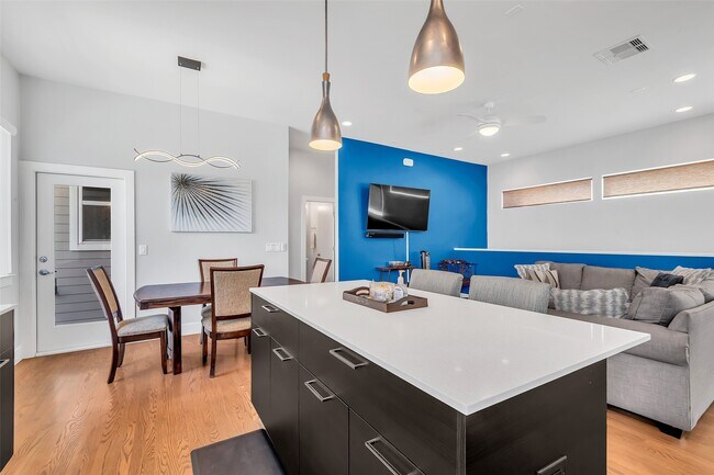 Building Photo - 5021 Nichols St