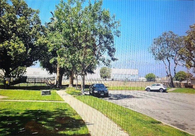 Building Photo - 139 Sinclair Ave