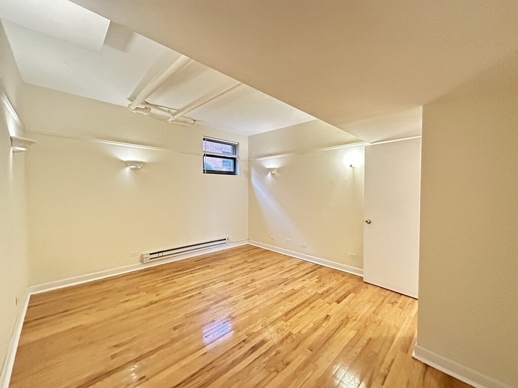 Building Photo - 3501 N Sheffield Ave