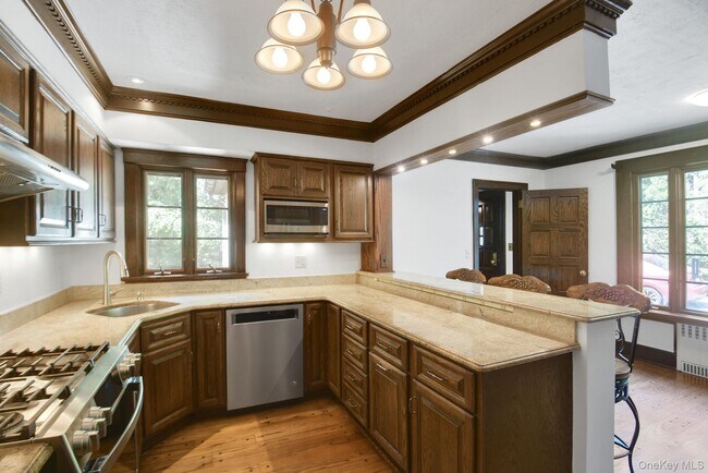 Building Photo - 46 Fenimore Rd