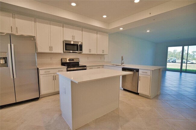 Building Photo - 12280 Wellen Golf St