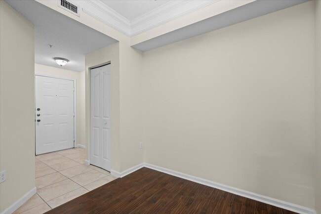 Building Photo - 6203 Myrtlewood Cir W