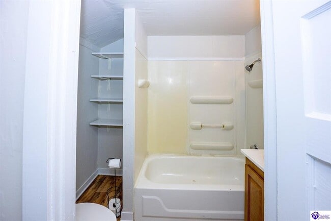 Building Photo - 203 W Warfield St