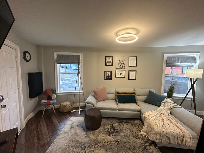 Building Photo - 2 Shelby St