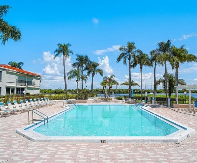Building Photo - 6361 Bahia Del Mar Blvd S