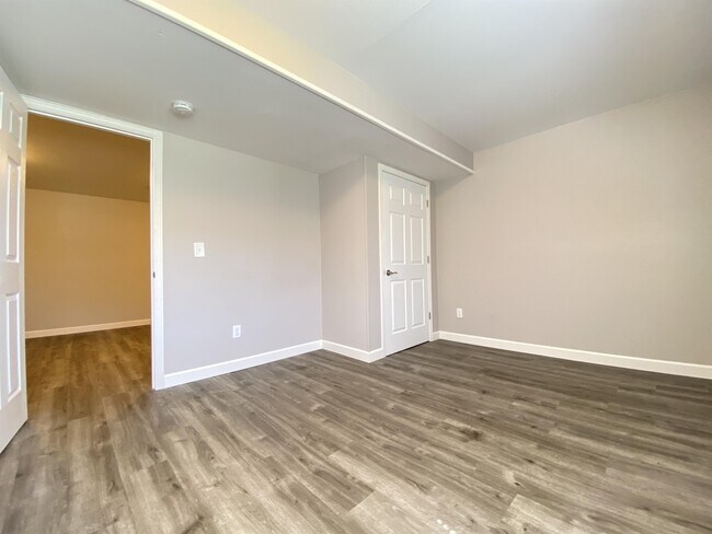 Building Photo - 624 Meadow Run Dr SW