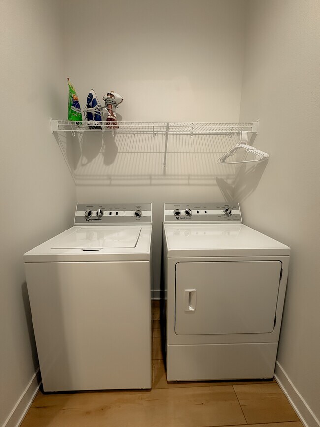 Building Photo - 1204 SW Franklin Dr