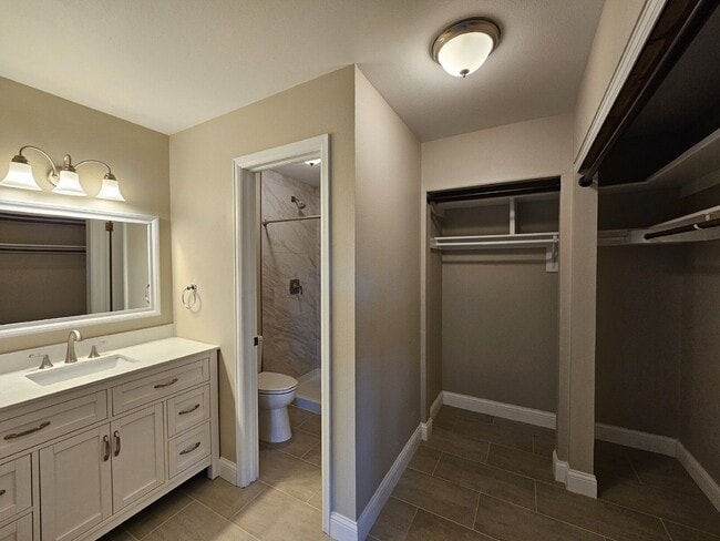 Building Photo - 180 Prairie Ridge Rd