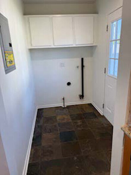 laundry room - 444 N Hollywood Way