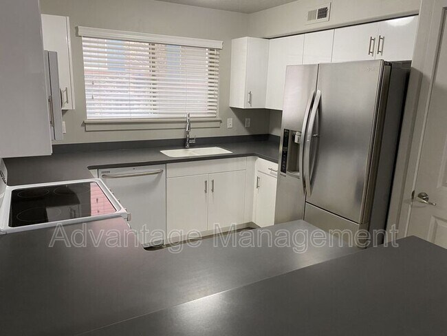 Building Photo - 1080 W 965 N