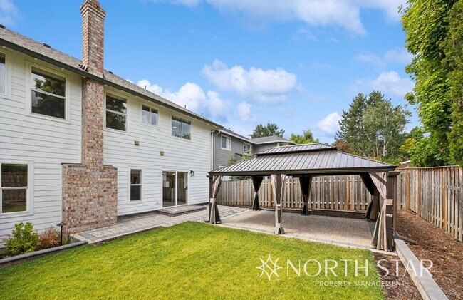 Building Photo - Westlake Traditional with Private, Level B...