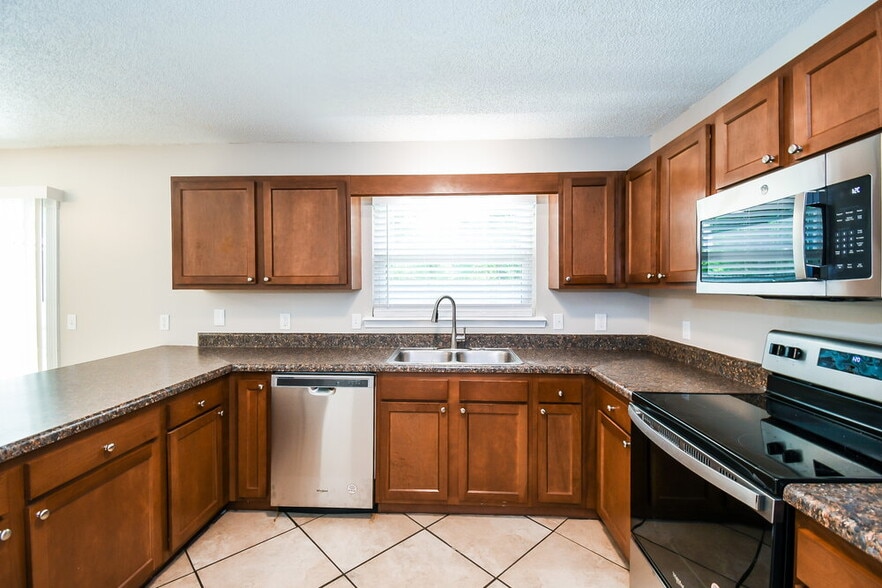 Building Photo - 7619 Jeremy David Ln