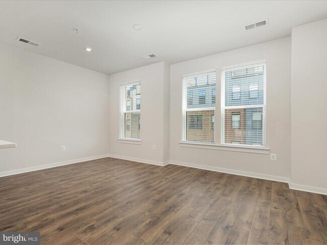 Building Photo - 44485 Wolfhound Sq