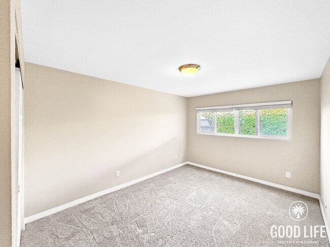 Building Photo - Beautiful 3B/2BA condo with Washer/Dryer & Large Backyard in Midway District!