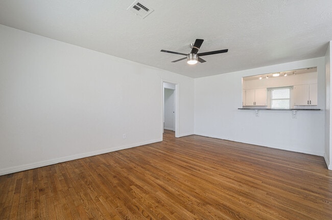 Building Photo - 1349 Kinkaid Dr