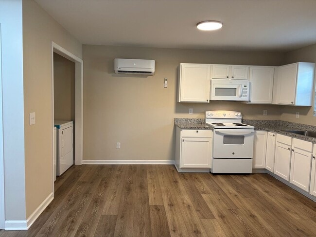 Building Photo - NEWLY RENOVATED 2 BED, 1 BATH HOME IN ASHEBORO, LAWN CARE INCLUDED!