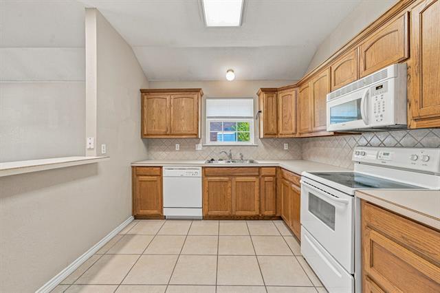 Building Photo - 231 Bluebonnet St