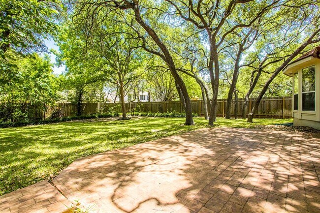 Building Photo - 3605 Bayton Dr