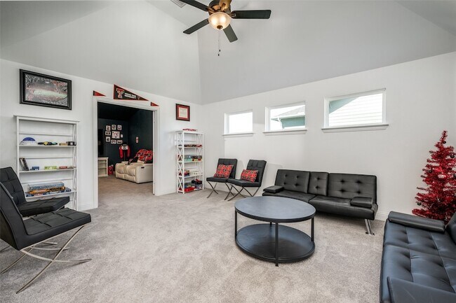 Building Photo - 1404 S Pecan Pkwy