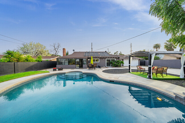 Swimming pool - 22349 Vanowen St