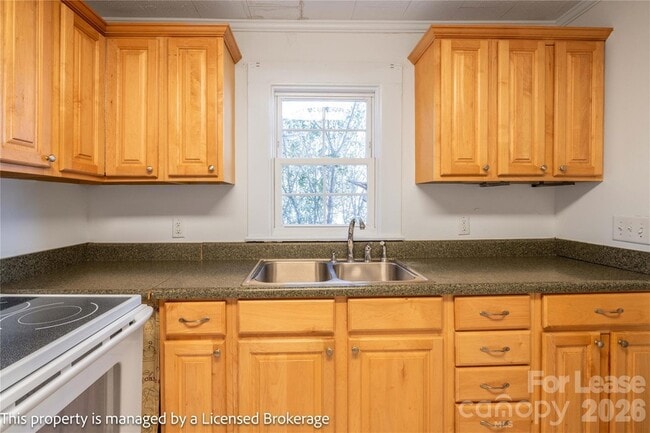 Building Photo - 2205 Ln St