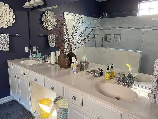 Building Photo - 27 Lacebark Ln