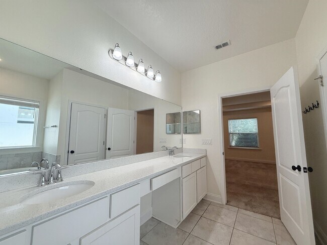 Building Photo - 32 Olivine Ct