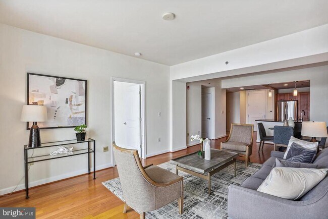 Building Photo - 5750 Bou Ave