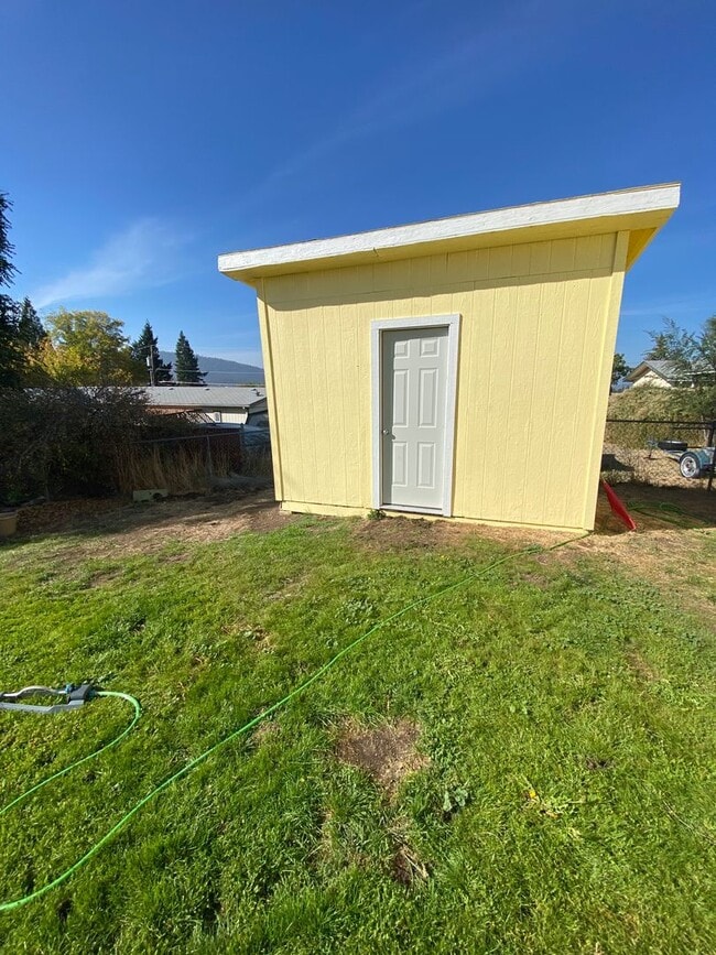 Building Photo - Remodeled