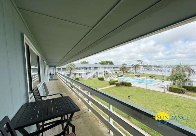 Building Photo - Renovated Waterfront Condo in Fort Walton ...