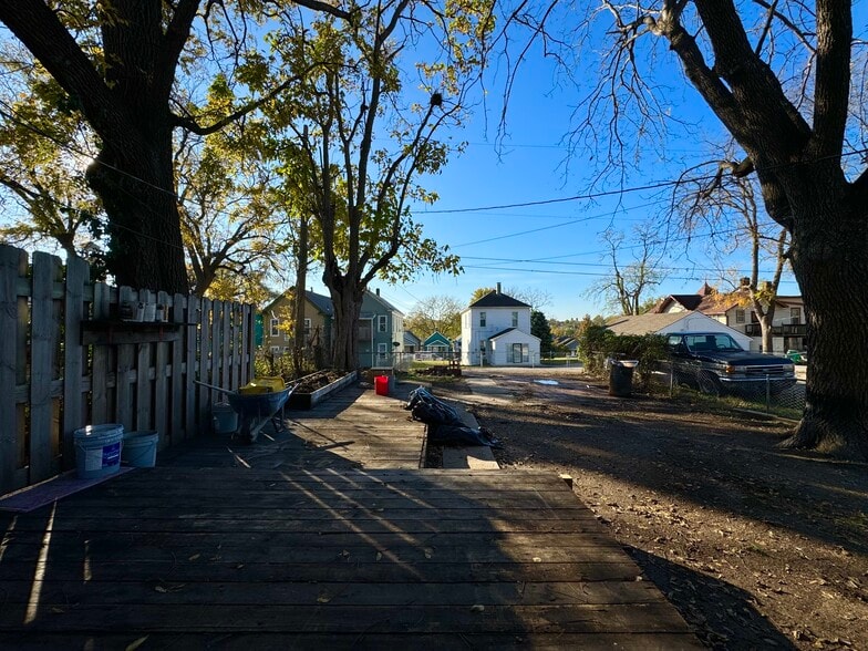 Building Photo - 617 Splitlog Ave