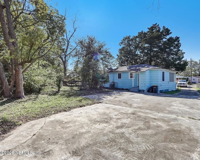 Building Photo - 1901 Pullman Ct