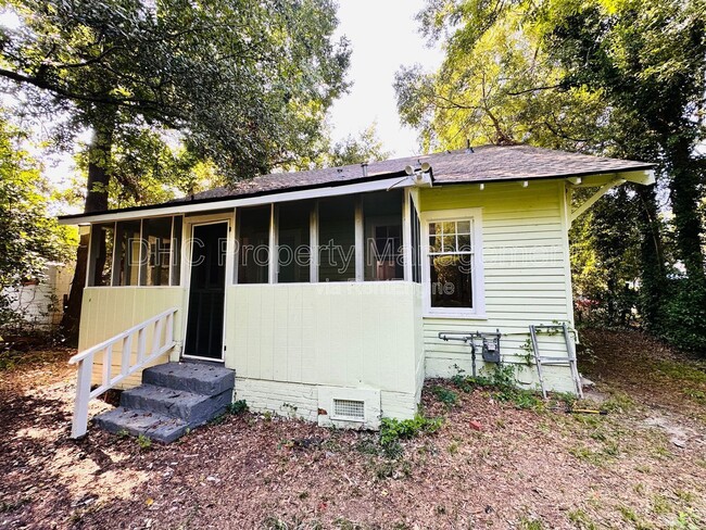 Building Photo - 2207 Bell St