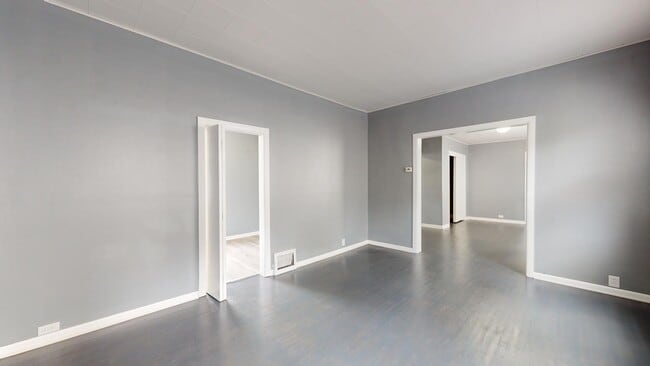 Building Photo - ** AVAILABLE OCTOBER 2025 *** Old Brooklyn...