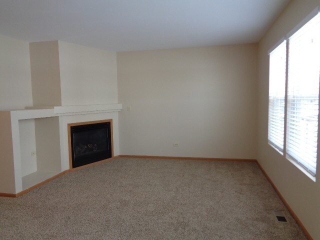 Building Photo - 1706 Lake Pointe Ct
