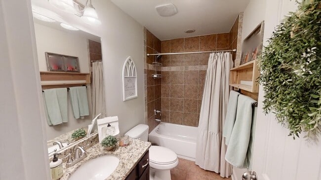 Building Photo - Precious and well kept home in Lundy West