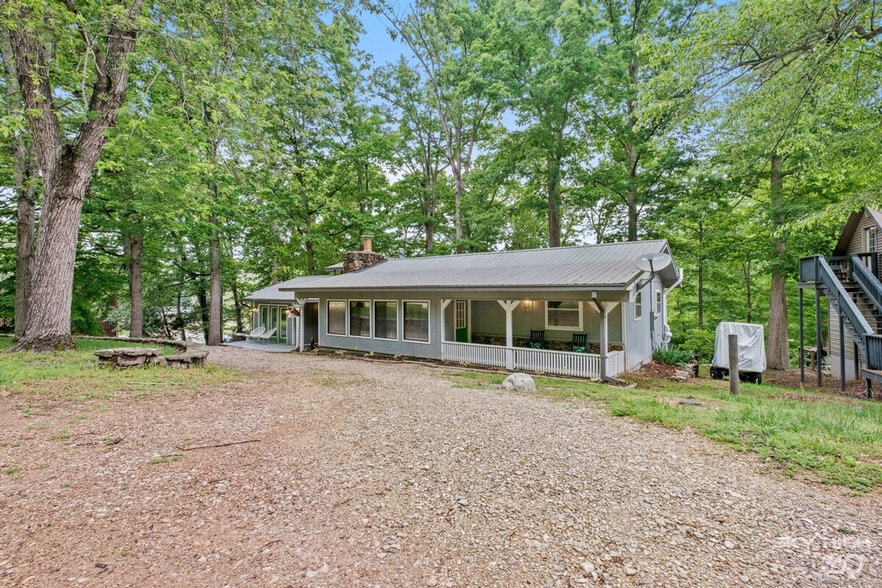 Building Photo - 20410 Valley Dr