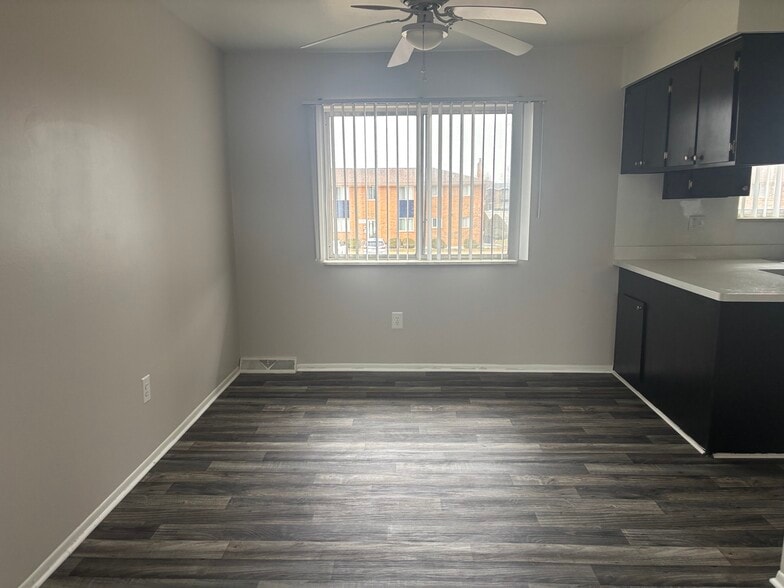 Building Photo - Rivercrest Apartments