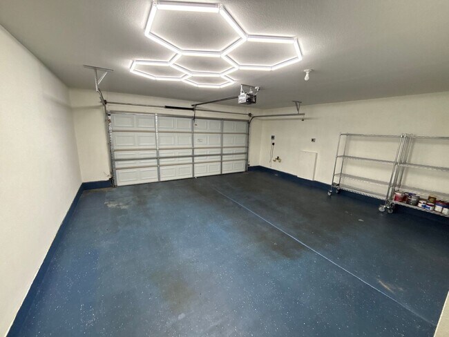 Building Photo - ***MOVE-IN SPECIAL!!!*** 2-Bedroom, 2-Bathroom Townhome located in Henderson, Nevada