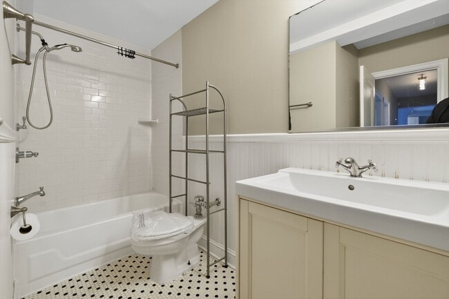 Building Photo - 2100 19th St NW