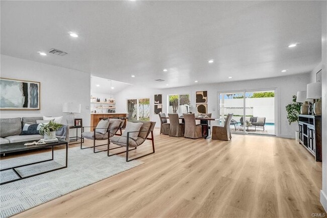 Building Photo - 2842 E Virginia Ave