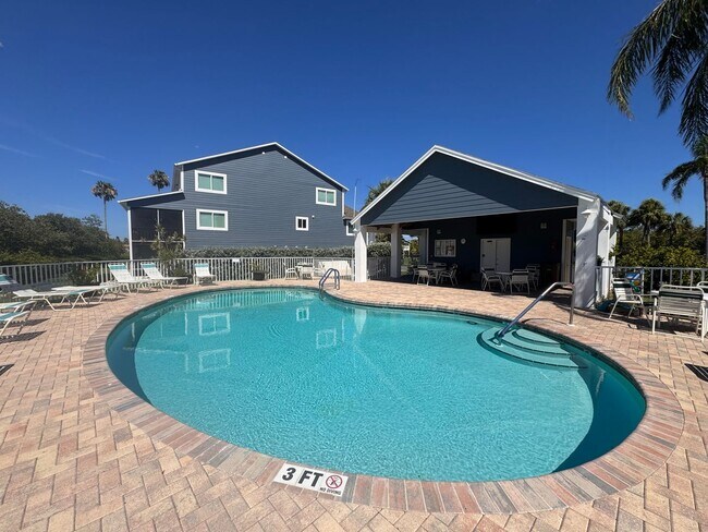 Building Photo - 3BR 3BA Townhome w/ Beach View +  Pool + Updated Kitchen + Balcony/Patio in Hidden Harbour