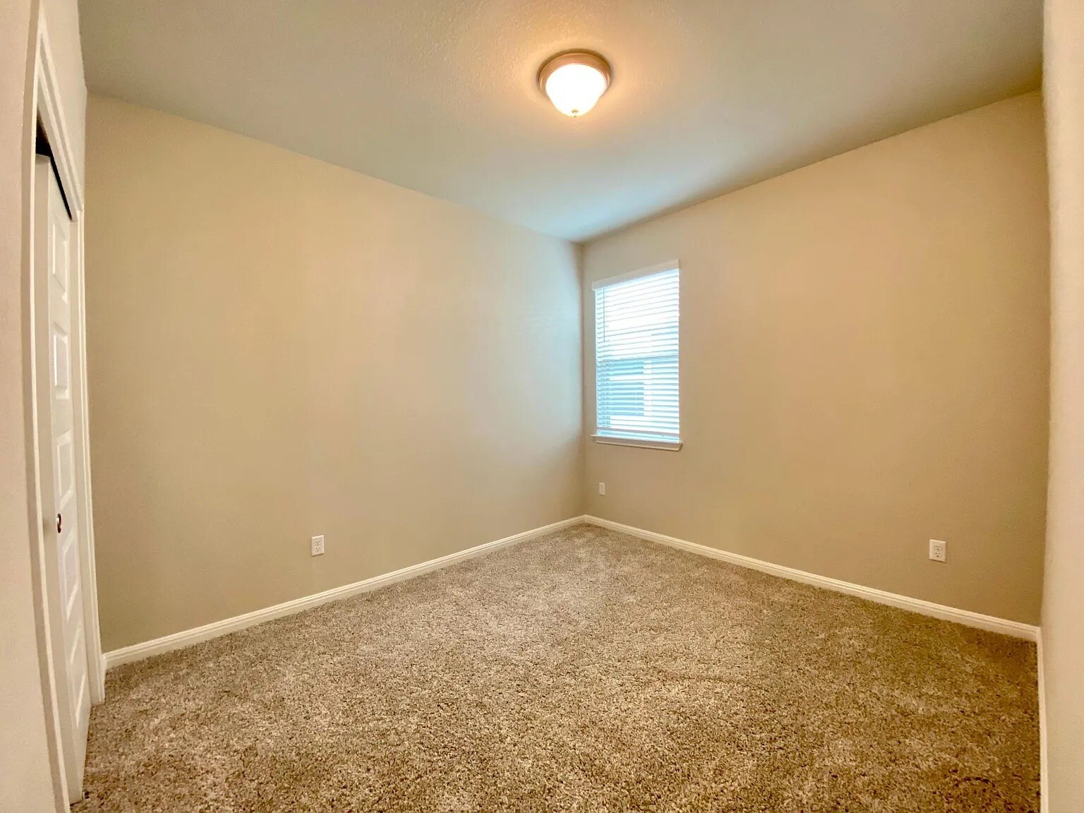 Building Photo - Room in House on Pecan Island Dr
