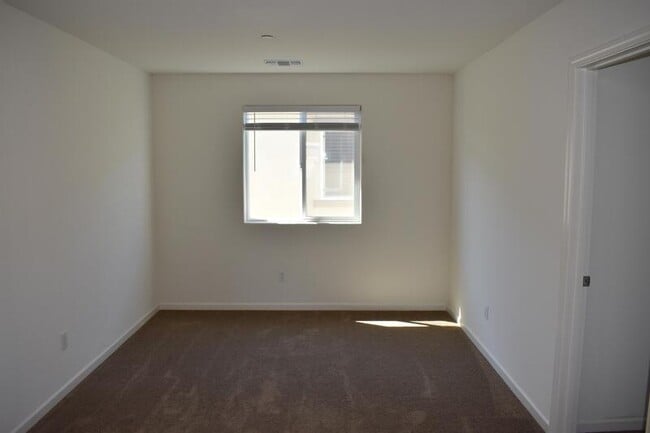 Building Photo - 4238 Freemark Ave