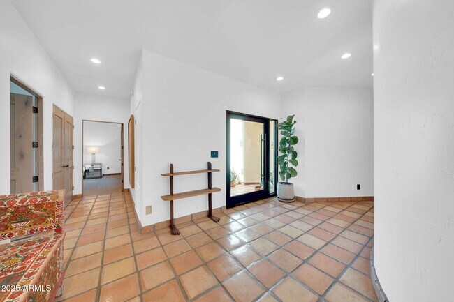 Building Photo - 110 E Concorda Dr