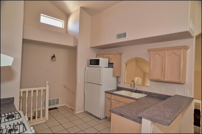 Building Photo - 1560 Via Appia St