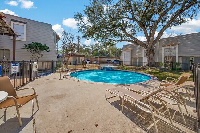 Building Photo - 5929 Queensloch Dr