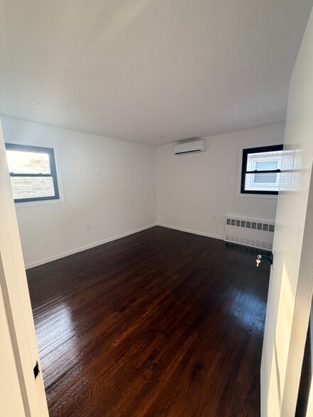 Building Photo - 15520 Killarney St